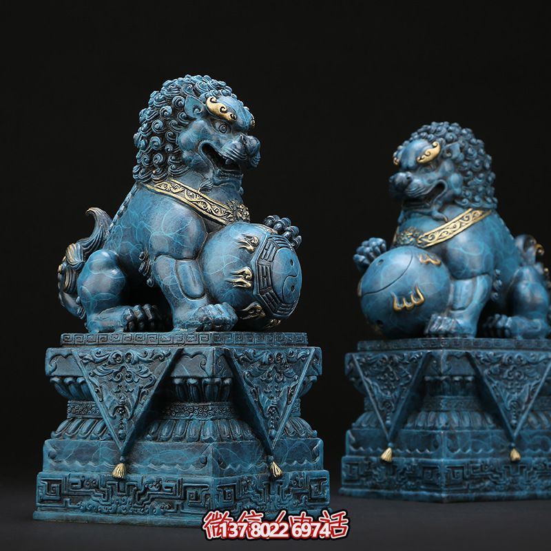 仿古青銅獅子雕塑，為景區創意增添古樸色彩